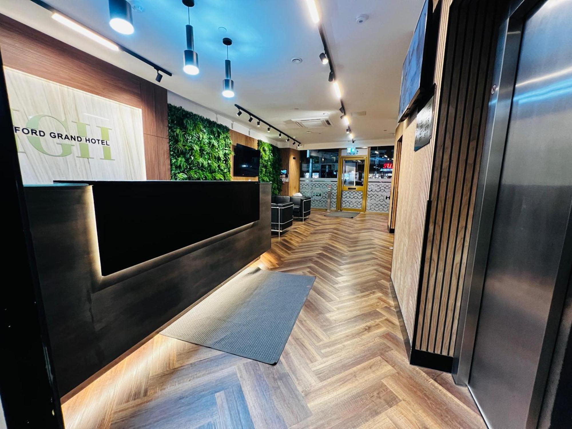 Ilford Grand Hotel Екстериор снимка